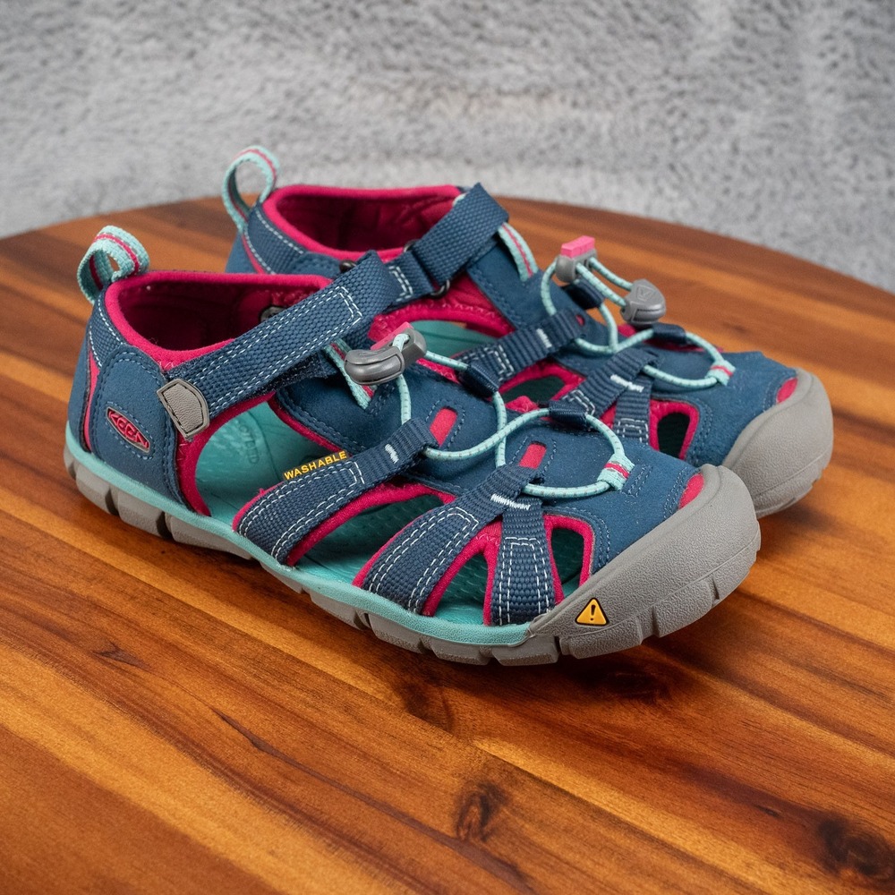 KEEN YOUTH Size 2 Seacamp II CNX  Sandals Water Shoe Very Berry